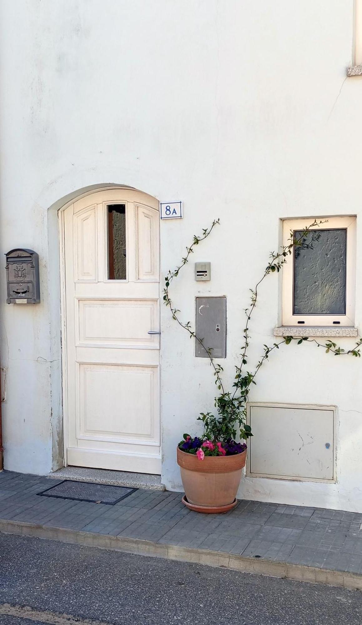 White - San Pantaleo Lägenhet Exteriör bild